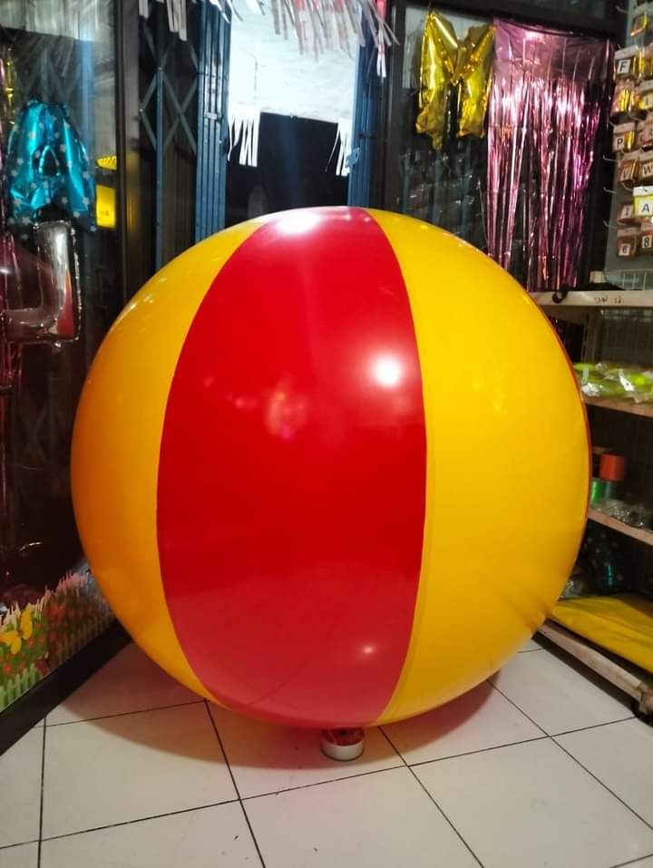 Balon bola raksasa