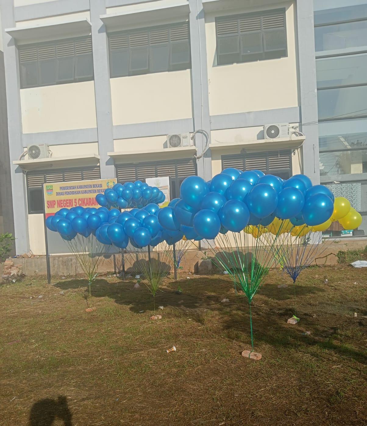 Balon tiang sekolah